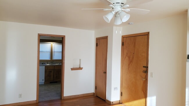 Building Photo - 902 S Brooks St