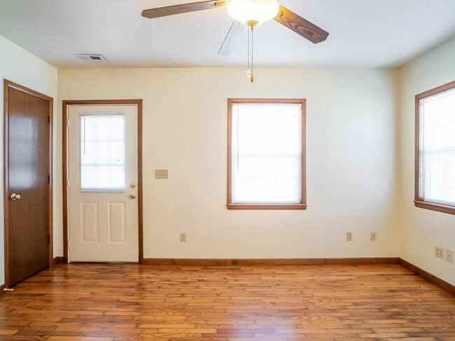 Building Photo - 1702 W Cypress St