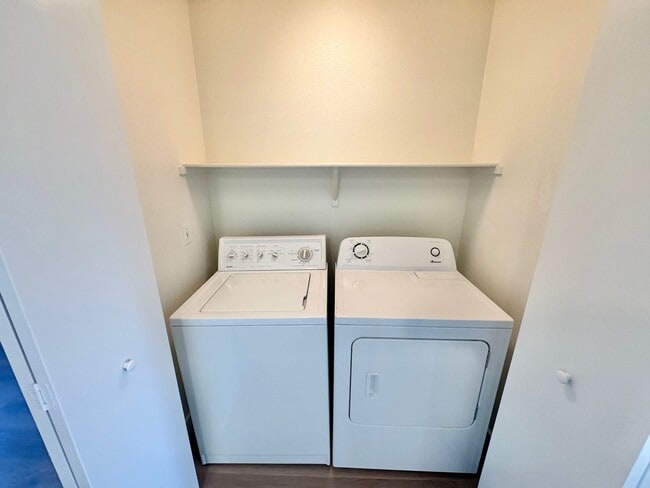 Building Photo - NEWLY UPDATED CONDO WITH BALCONY NEAR SUMMERLIN