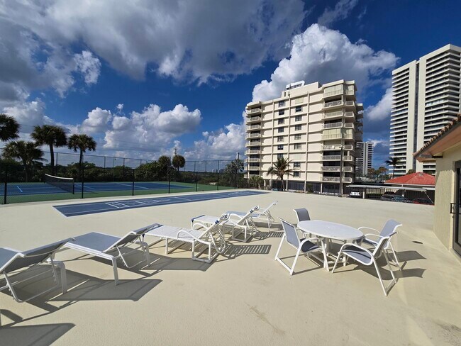 Building Photo - 5460 N Ocean Dr