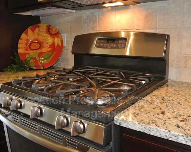 Building Photo - 5742 Chimney Rocks Cir