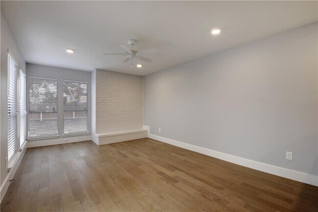 Building Photo - 909 Reinli St