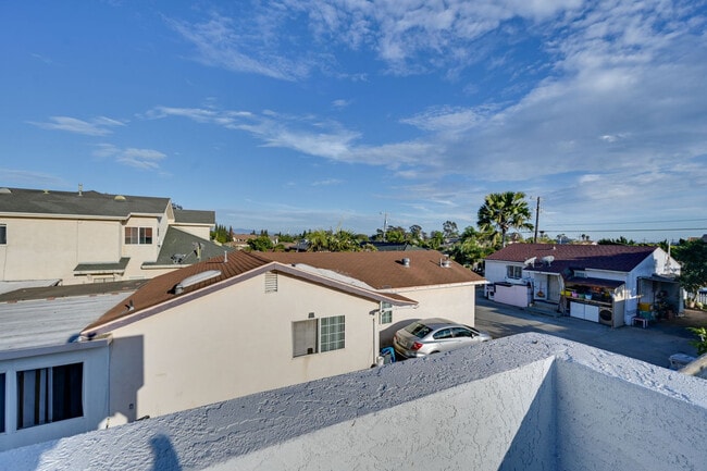 Building Photo - 7440 Hyatt St