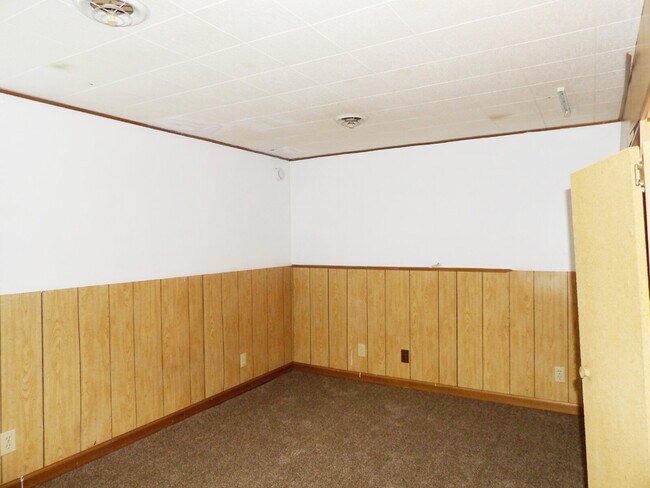 Building Photo - 3 Bedrooms | 2 Bathrooms Near UofM