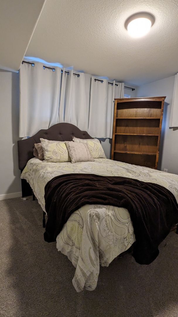 Building Photo - BEAUTIFUL MODERN 3 BED/2 BATH RANCHER IN E...