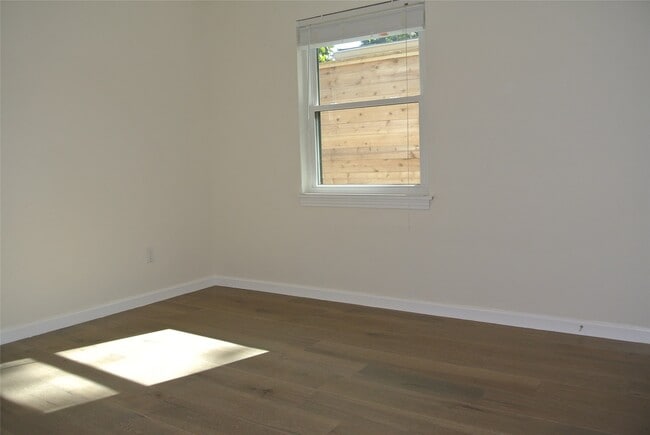 Building Photo - 7911 Greenbush St