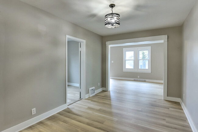 Building Photo - 830 S 50th St