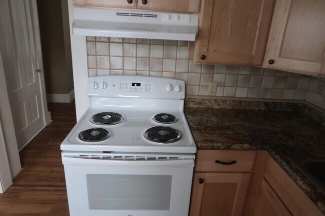 Building Photo - 5 Green St