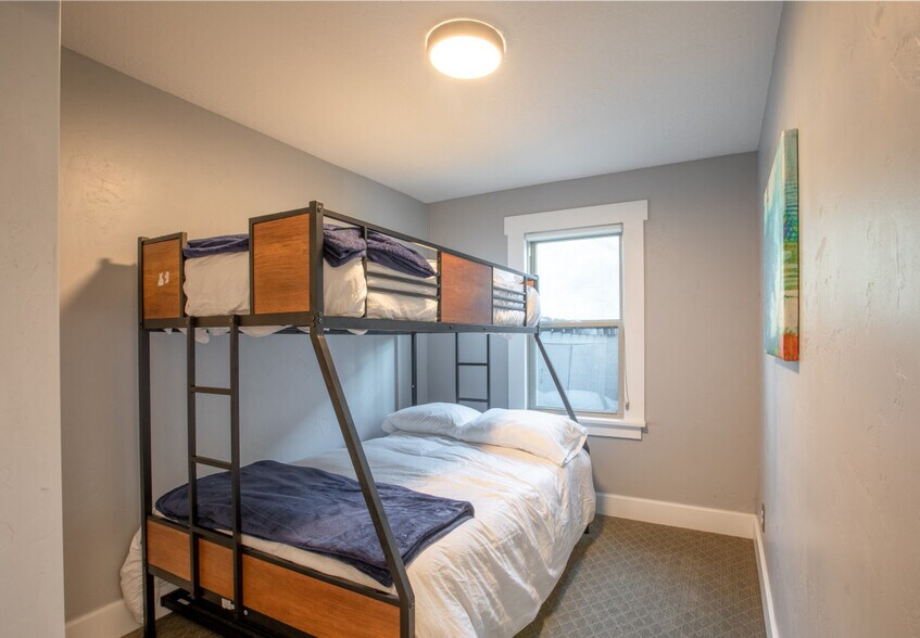 Building Photo - 1285 Parkway Ave