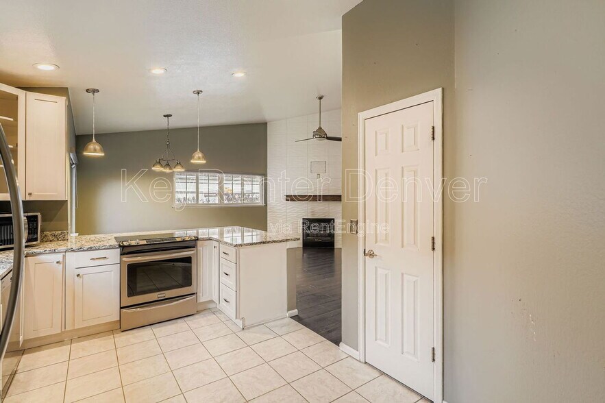 Building Photo - 6408 Zang St