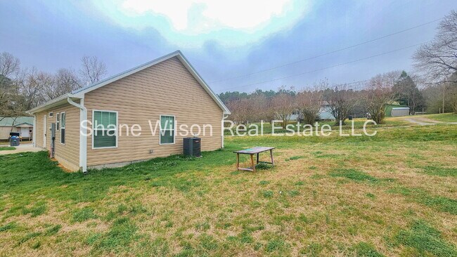 Building Photo - Spacious open floor concept 3-bedroom 2 bath.  Corner lot.  Newly built and conveniently located ...