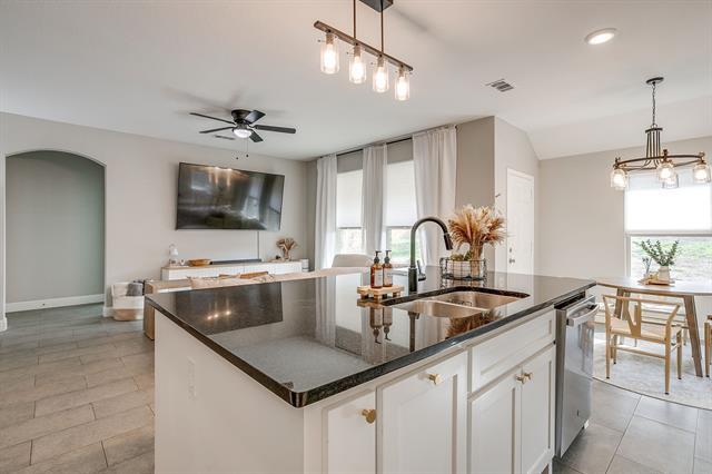 Building Photo - 5617 Kilpatrick Ave