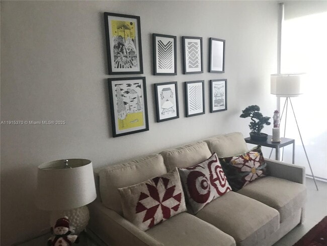 Primary Photo - 555 NE 15th St