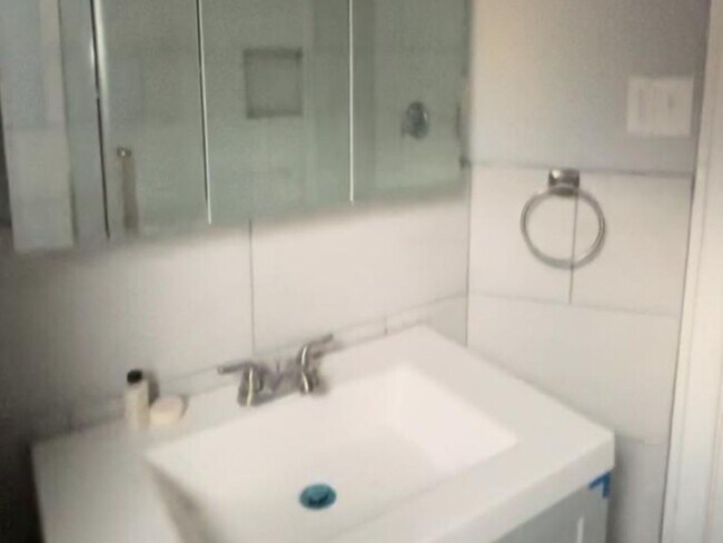 Building Photo - 3 Bedroom Single Family Home in Philadelphia