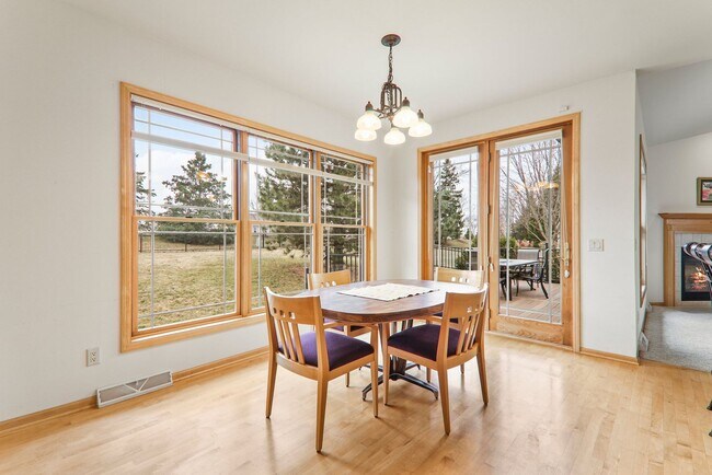 Building Photo - 9621 Shadow Wood Dr