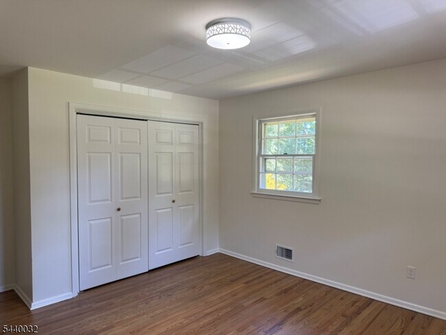 Building Photo - 76 Cider Mill Rd