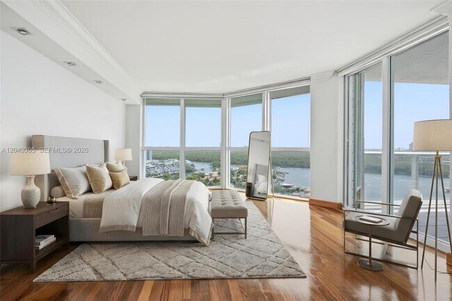 Building Photo - 16500 Collins Ave