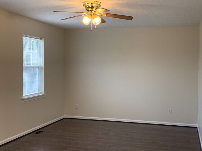 Building Photo - Adorable 3 Bedroom Home with Large Yard!...