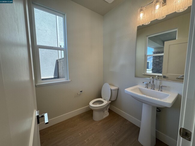 Building Photo - 140 Labrusca Dr