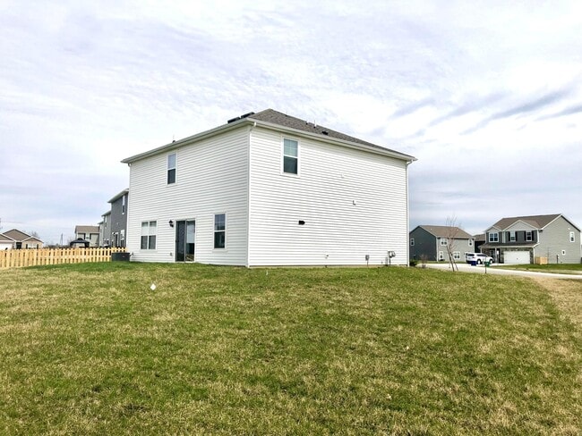 Building Photo - 38 Sunbeam Ct