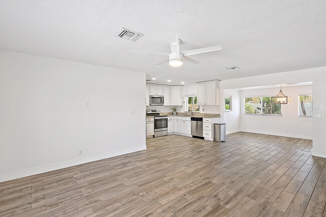 Building Photo - 3503 Florida Blvd