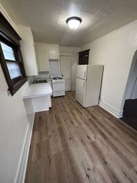 Building Photo - Sunnyside Multi-Family