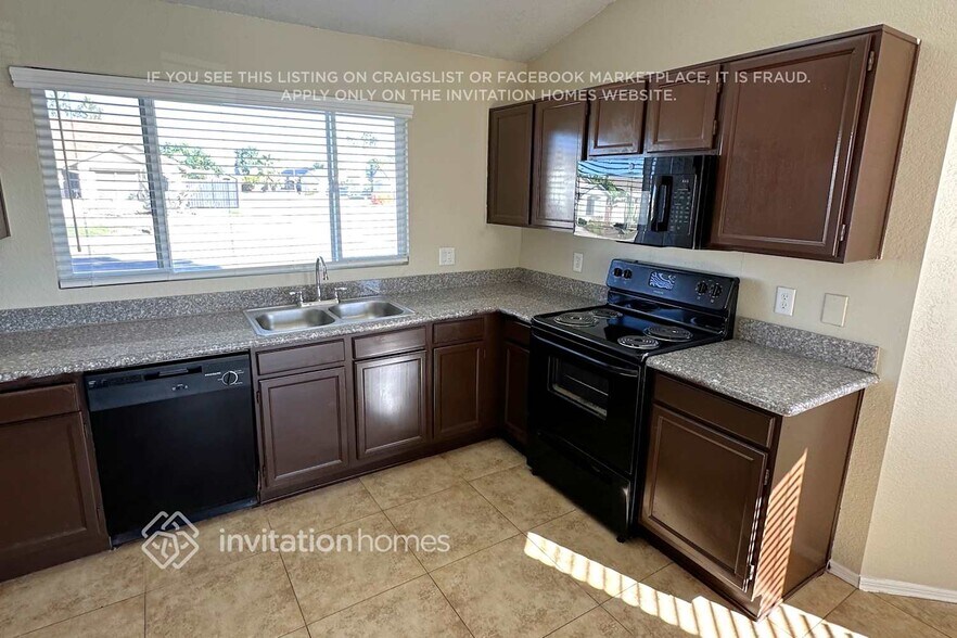 Building Photo - 801 W Piute Ave