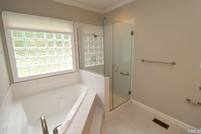 Building Photo - 100 Pebble Ridge Farms Ct