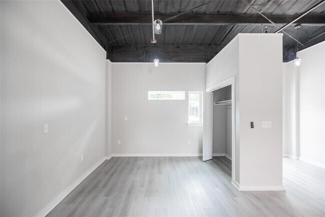 Building Photo - 2612 Castle St