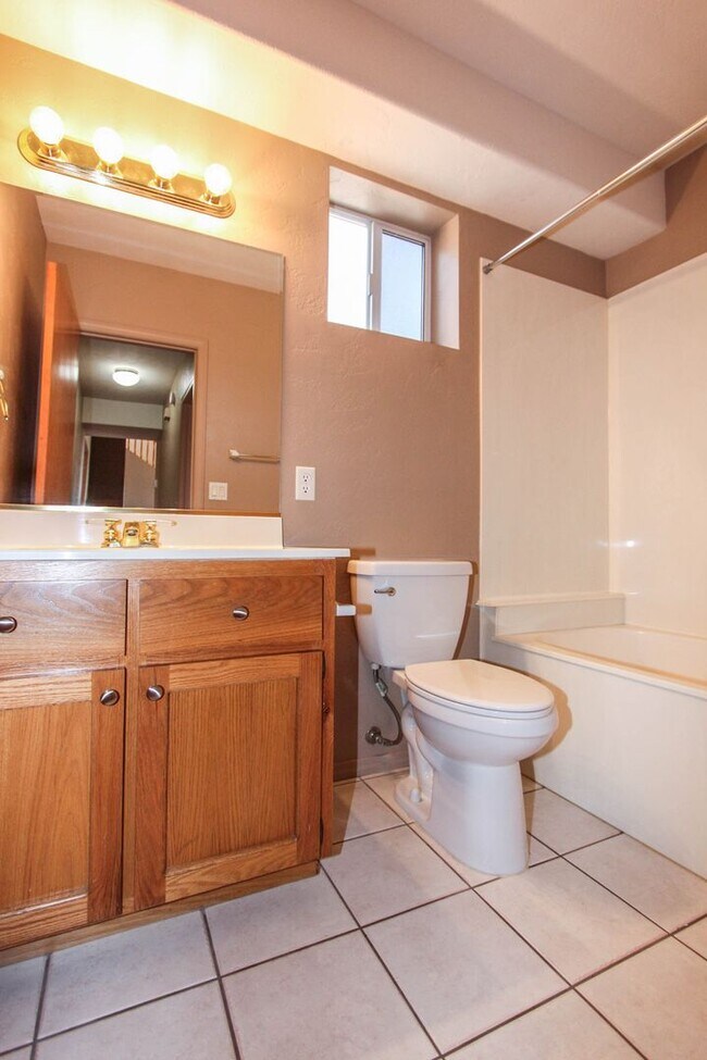 Building Photo - Home located in Pines & Boulders with Views!