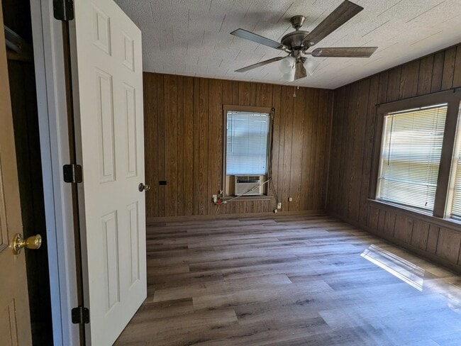 Building Photo - Coming Soon! 3 Bedroom