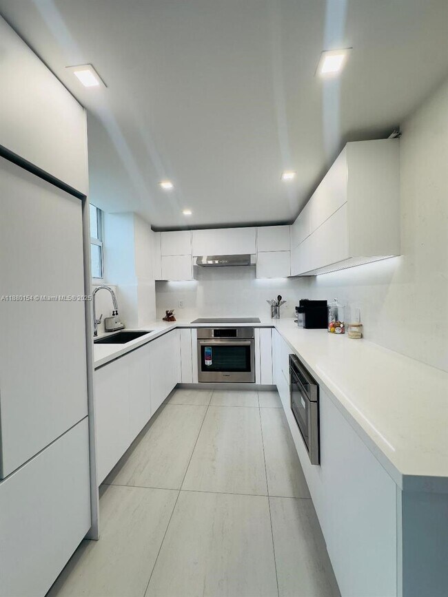 Building Photo - 2821 NE 163rd St