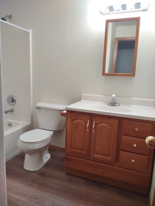 Building Photo - 2544 Begonia Ct