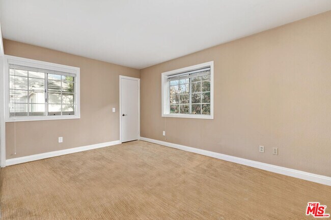 Building Photo - 1055 Waltham Rd