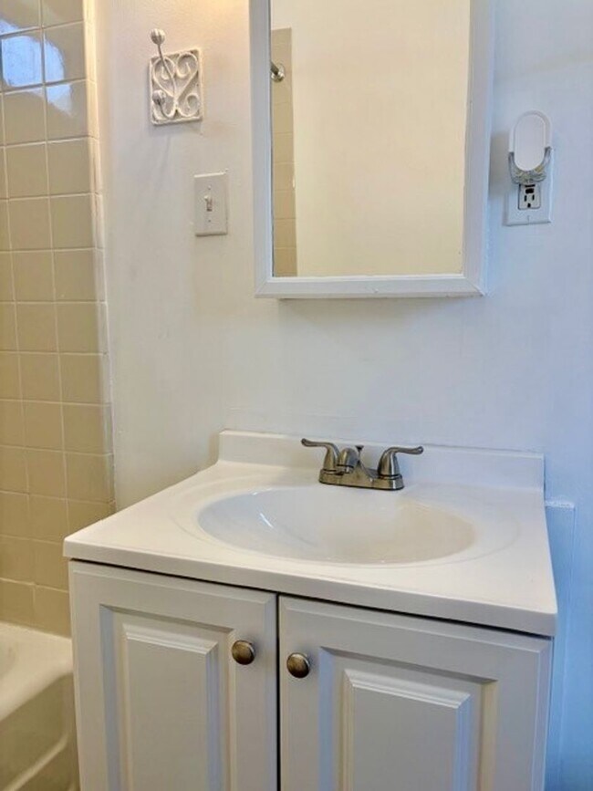 Building Photo - 119-121 Hobart Street