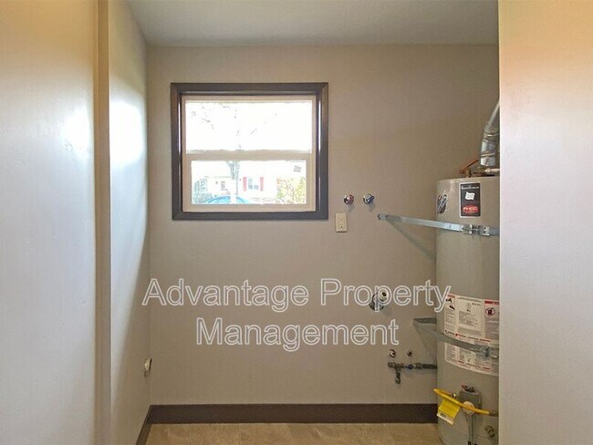 Building Photo - 1410 SE Powell Way