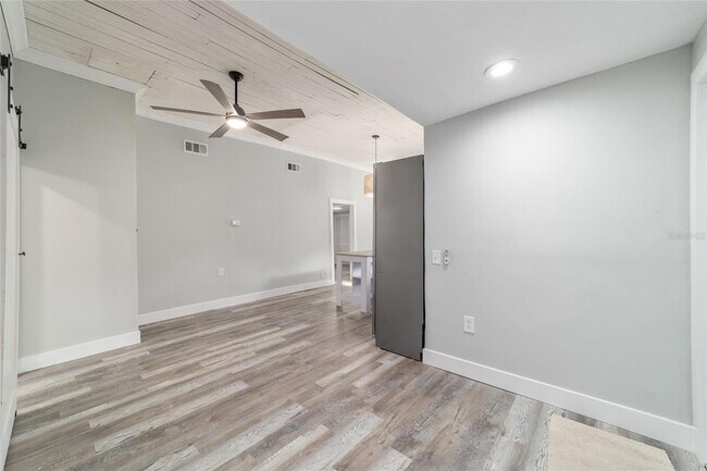 Building Photo - 20837 Walnut St