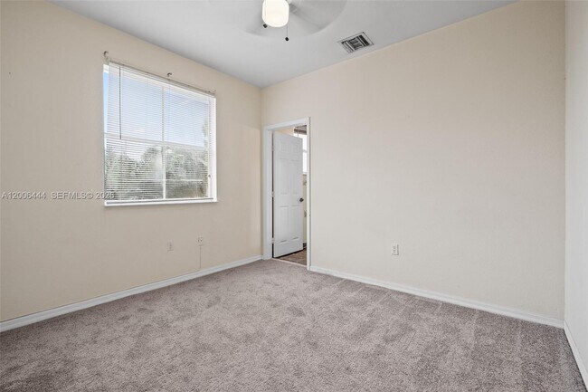 Building Photo - 627 E Mowry Ct