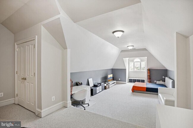 Building Photo - 5248 Clifton St