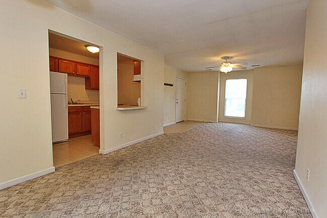 Building Photo - 2831 Hemlock Ct