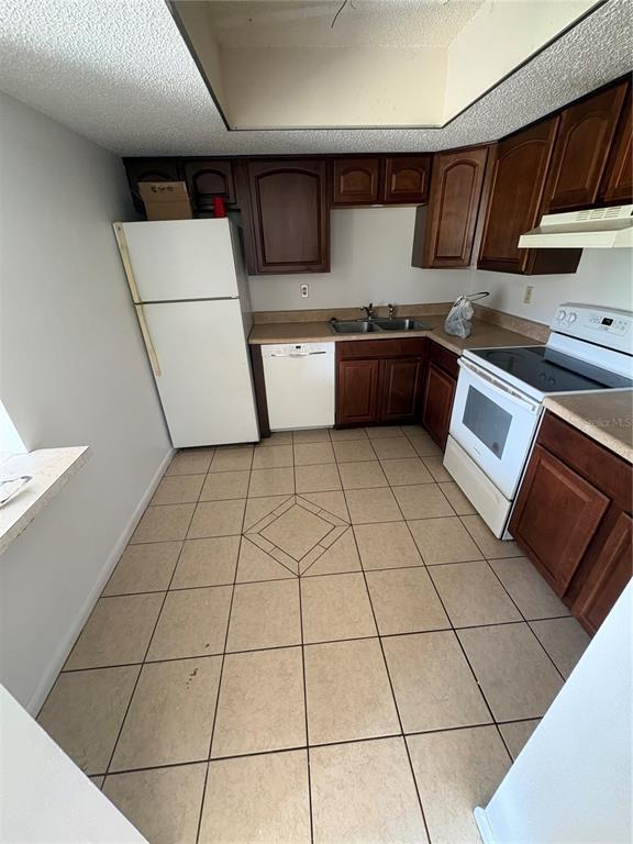 Building Photo - 593 Fairways Cir