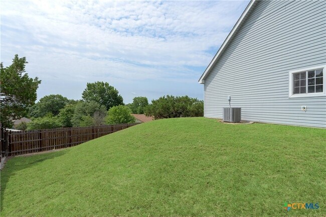 Building Photo - 1810 Mesa Oaks Cir