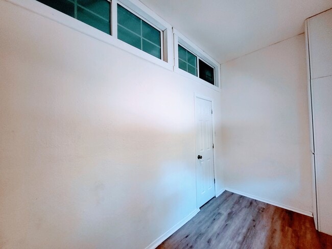 Building Photo - Bell B1