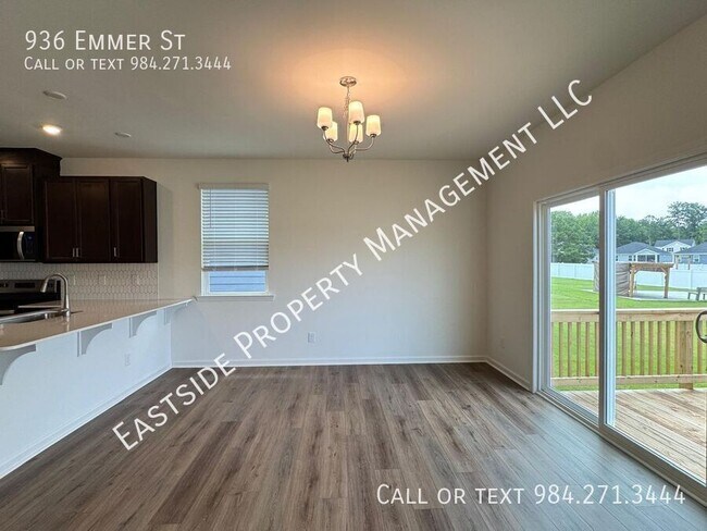 Building Photo - 936 Emmer St