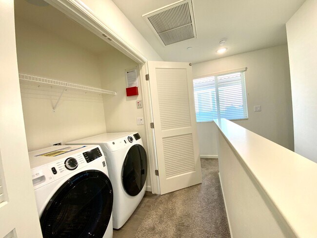 Building Photo - $2,195, 3 Bedroom In Gated Community with ...