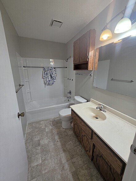 Building Photo - 333 Odanah Ave