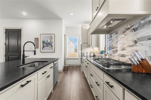 Building Photo - 15627 Rue Dr