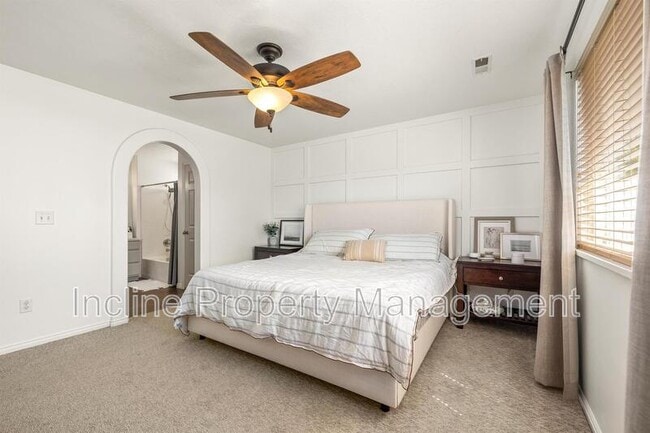 Building Photo - 702 Durham Dr