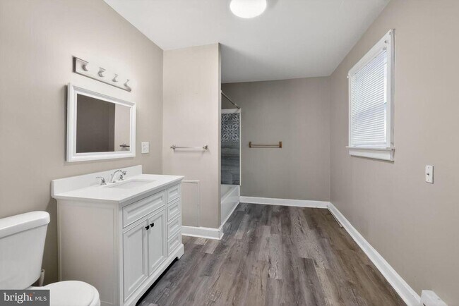 Building Photo - 141 S Locust St