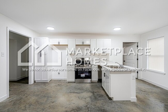 Building Photo - 1373 Cooper St